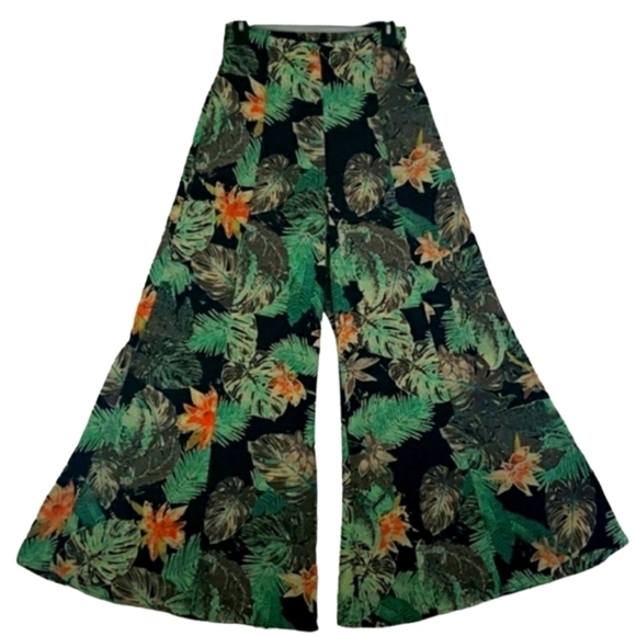 Flawless~Woman Size M~Green/Black Floral Print Pants Wide Leg Flare. - Picture 1 of 7